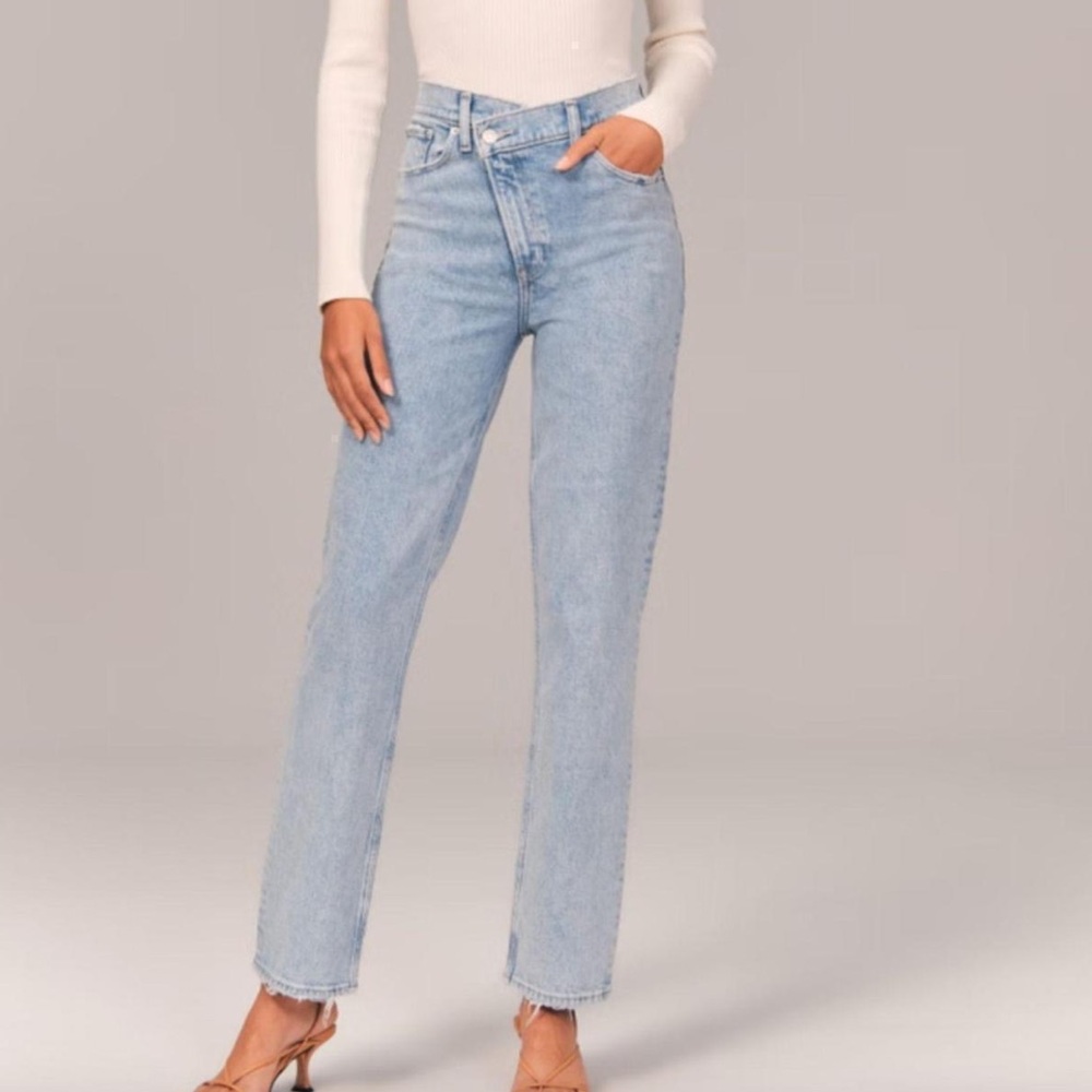 Abercrombie & Fitch The ‘90s Straight Ultra High Rise Curve Love